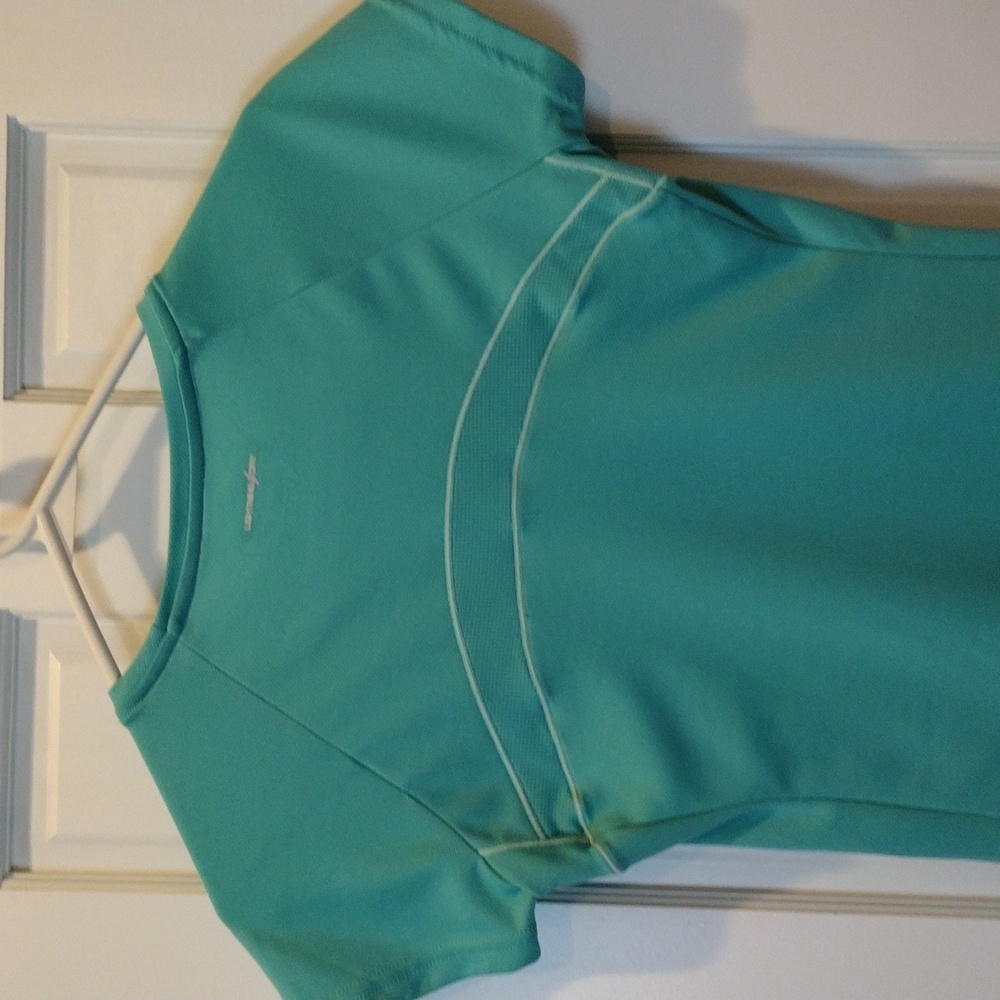 New Balance t-shirt. - Picture 6 of 14